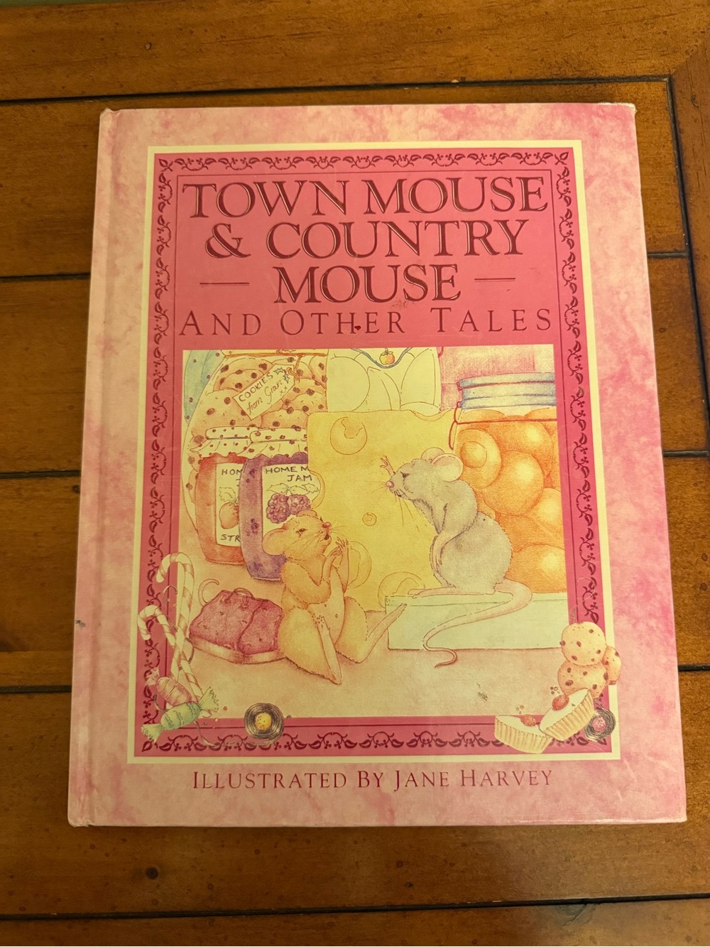 Vintage Town Mouse & Country Mouse and Other Tales Hardback Book